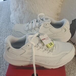 Skechers White Sneakers Minimalist Design